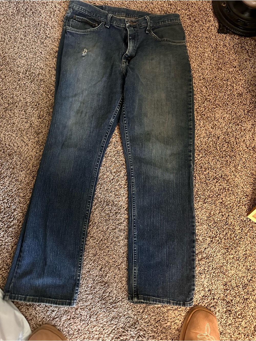 Wrangler Men's Faded Blue Relaxed Straight Jeans